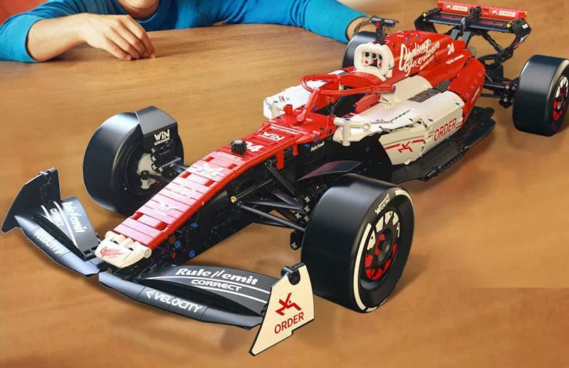 F1 Racing Car - Red / White